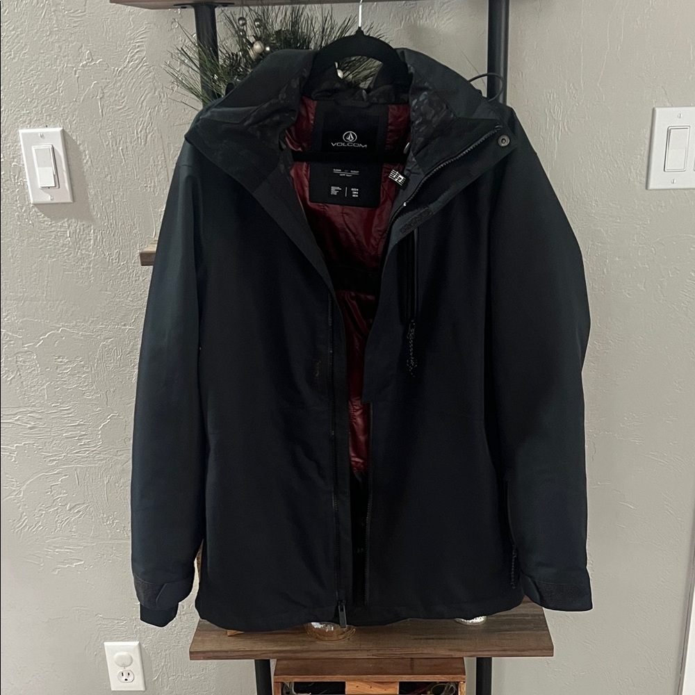 Women’s Volcom snowboard/ski jacket Medium